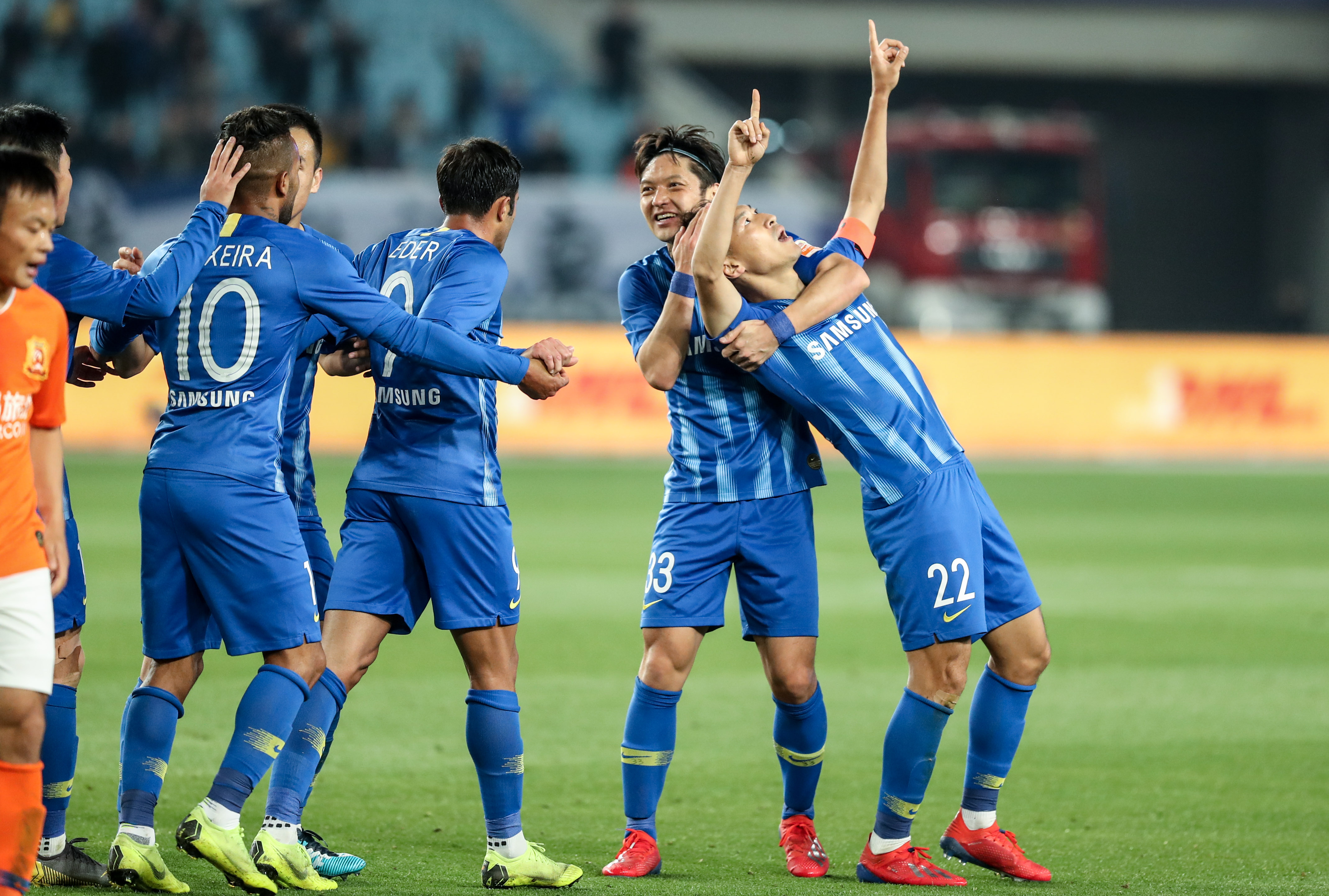 东契奇38+11詹姆斯10分 湖人负太阳7连胜被终结