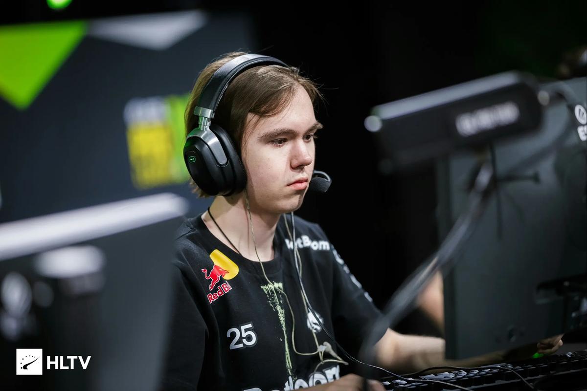 LPL 明天的首发阵容： Peyz 的第一场 LPL 比赛！ Ale 和 Ultra Prime 中单选手 Saber 将进行单挑